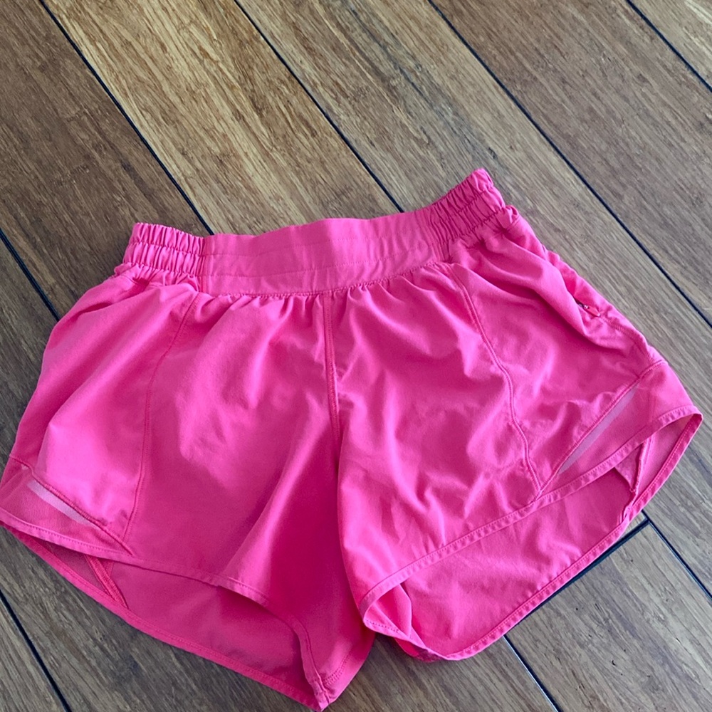 Lululemon Hotty Hot low rise 4 inch shorts size 6